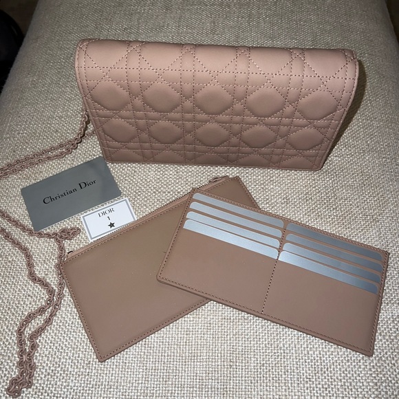 LADY DIOR POUCH
Rose Des Vents Cannage Lambskin - Picture 9 of 9